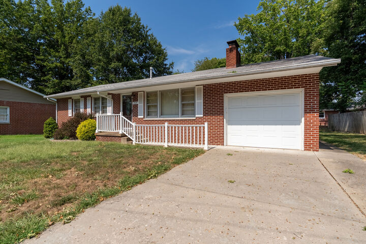 Property Photo: 1504 W Walnut Street IL 62901