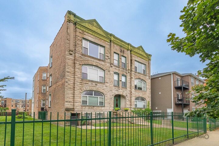Property Photo: 6126 S University Avenue 1 IL 60637
