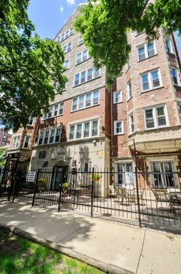 Property Photo: 1608 W Sherwin Avenue 501 IL 60626