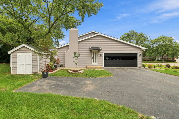 Property Photo:  21W134 Club Terrace  IL 60143 
