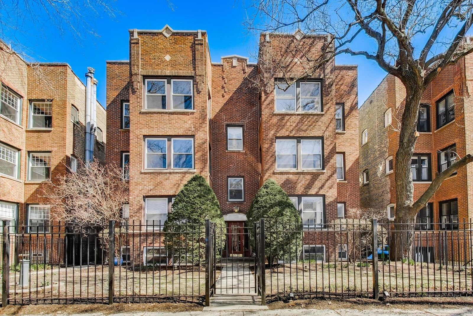Property Photo:  4411 N Beacon Street 1  IL 60640 