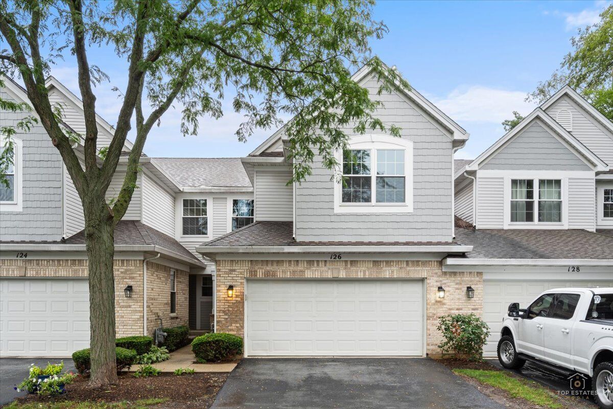 Property Photo:  126 Bay Drive 126  IL 60143 