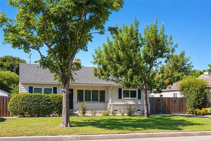 Property Photo: 6015 Sunnyslope Ave CA 91401