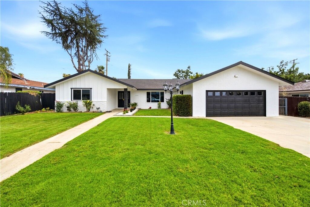 Property Photo:  41141 Academy  CA 92544 