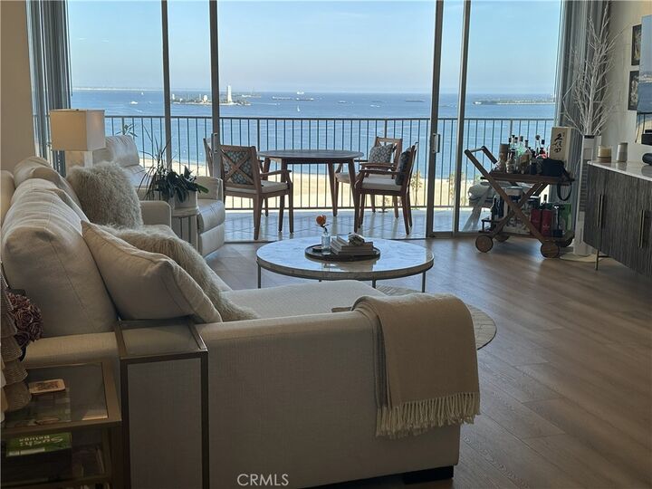 Property Photo:  700 E Ocean 2005  CA 90802 