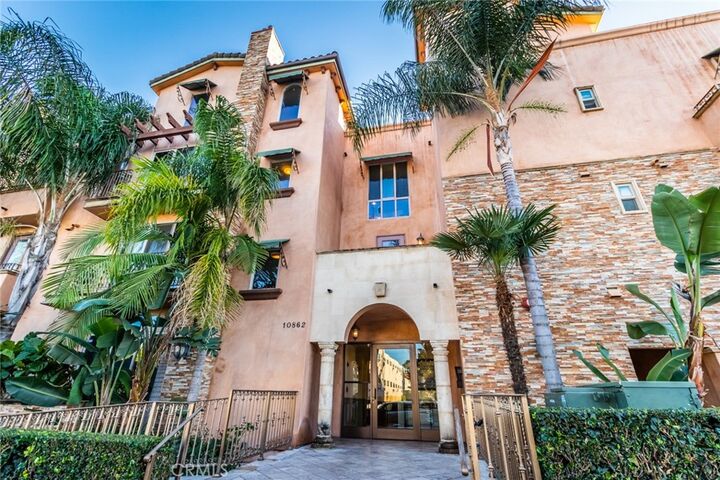 Property Photo:  10862 Bloomfield 203  CA 91602 