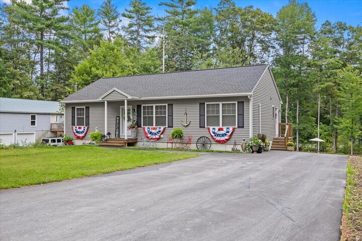 Property Photo:  81 Pinecrest Circle  ME 04061 