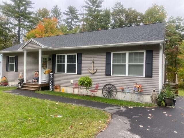 Property Photo:  81 Pinecrest Circle  ME 04061 