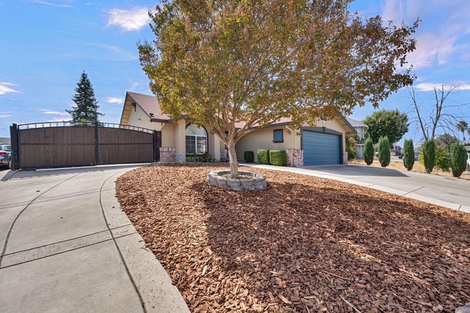 Property Photo:  8424 Honeycomb Way  CA 95828 