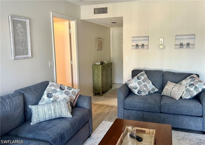 Property Photo:  441 Quail Forest Boulevard 204  FL 34105-5504 