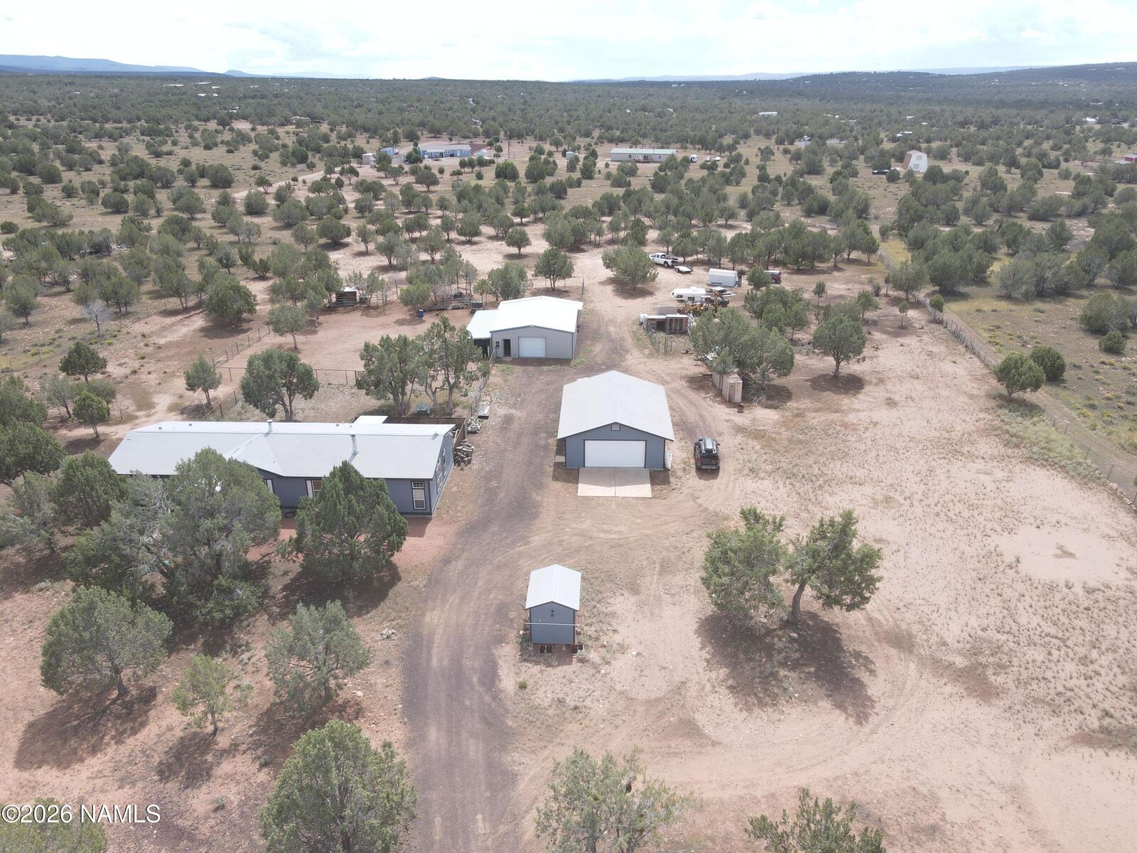 Property Photo: 714 W Grand Boulevard AZ 86046