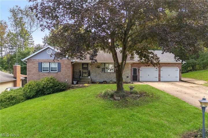 Property Photo:  956 Brockton Avenue NW  OH 44646 
