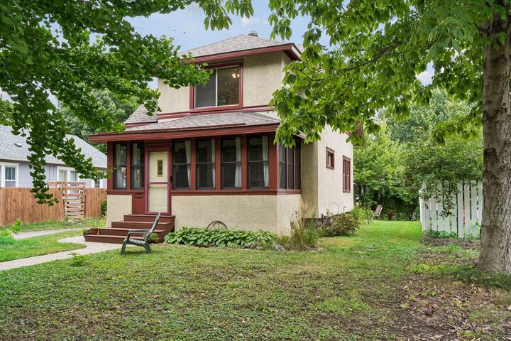 Property Photo:  524 Lexington Parkway N  MN 55104 