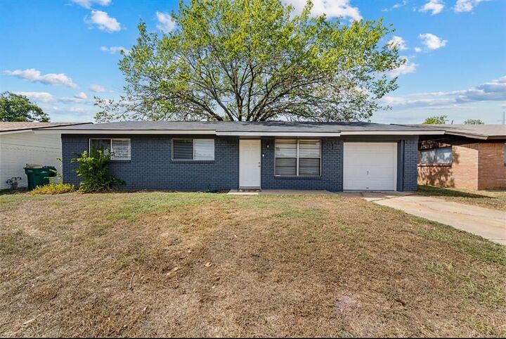 Property Photo: 140 Shirley Drive TX 76705