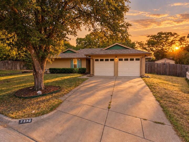 Property Photo:  2336 Carlisle Court  TX 75052 