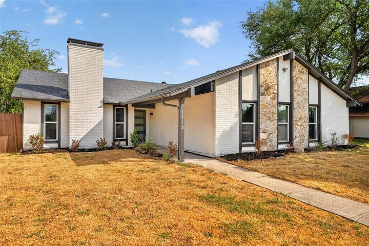 Property Photo: 1713 Baylor Drive TX 75081