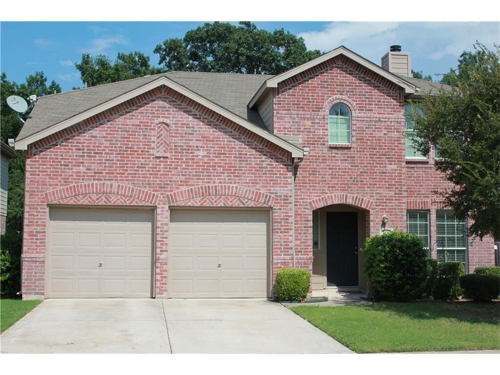 Property Photo: 1136 Golden Eagle Court TX 76227