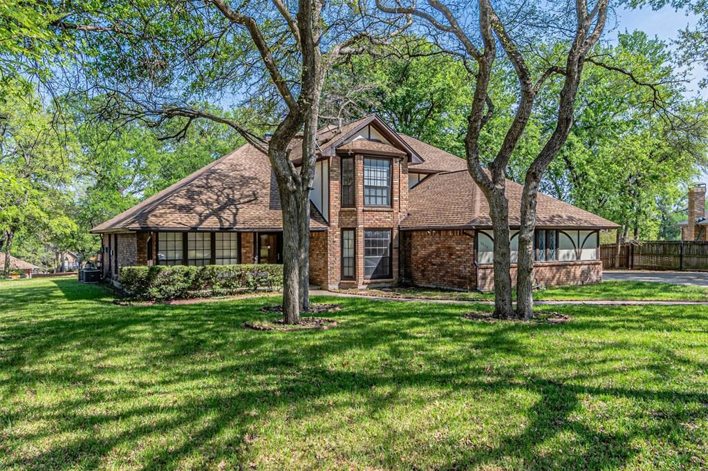 Property Photo: 8801 Sylvan Court TX 76120