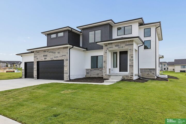 Property Photo: 5401 N 196th Avenue NE 68022