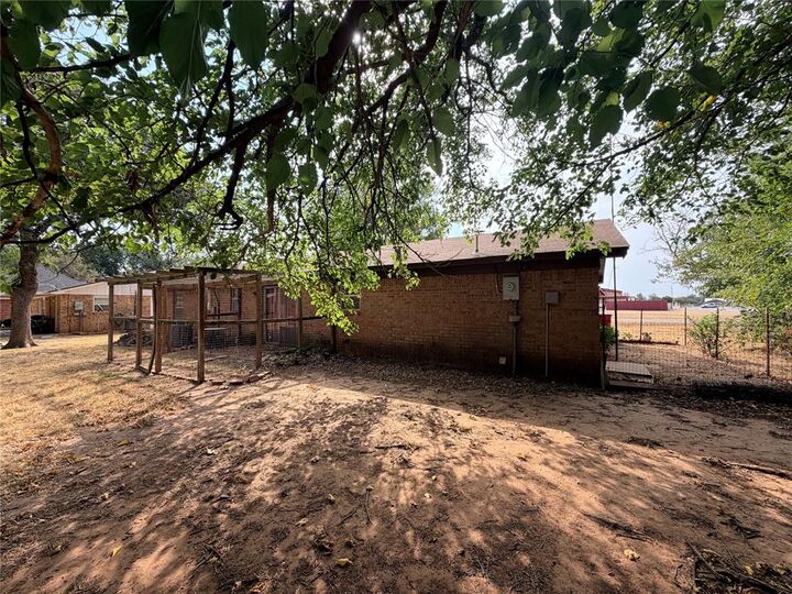 Property Photo: 1104 Hillcrest Drive OK 73573