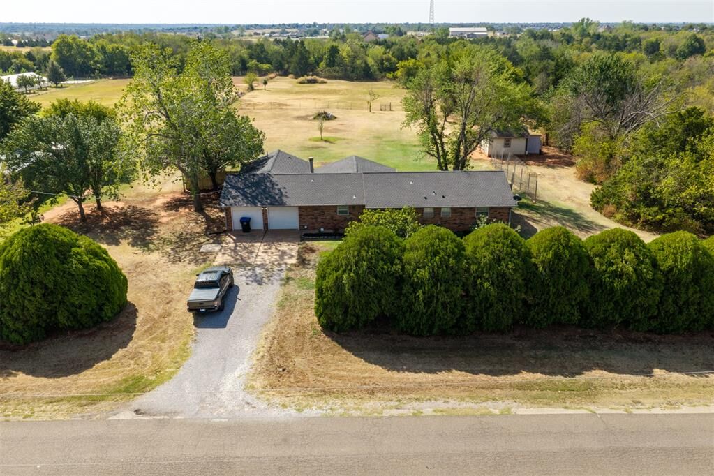Property Photo:  4150 W Evergreen Drive  OK 73025 