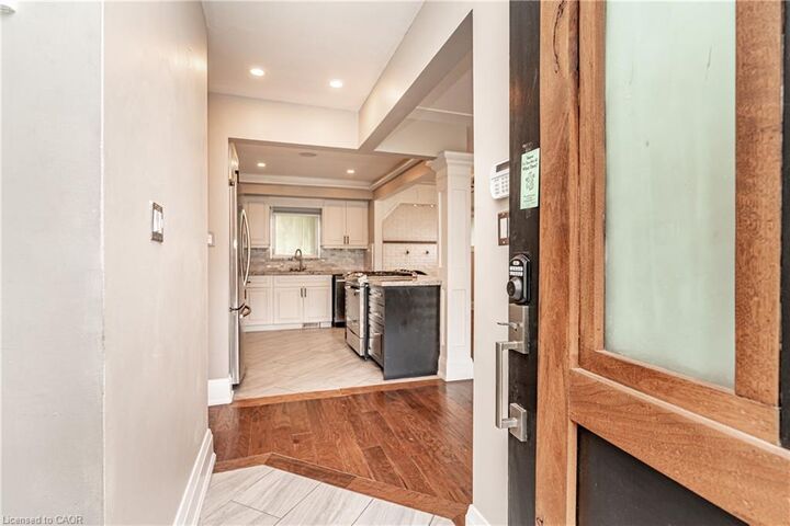 Property Photo:  33 Kenwood Crescent (Main Level)  ON L8T 1W3 