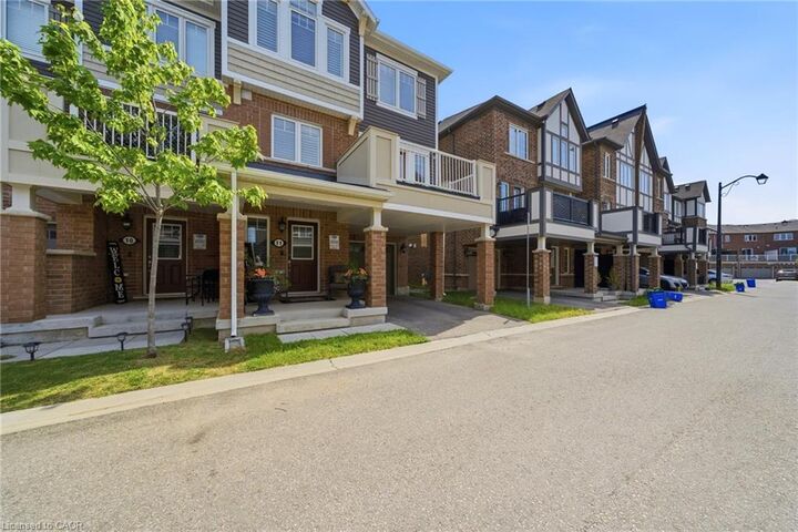 Property Photo:  1222 Rose Way 11  ON L9E 1P1 