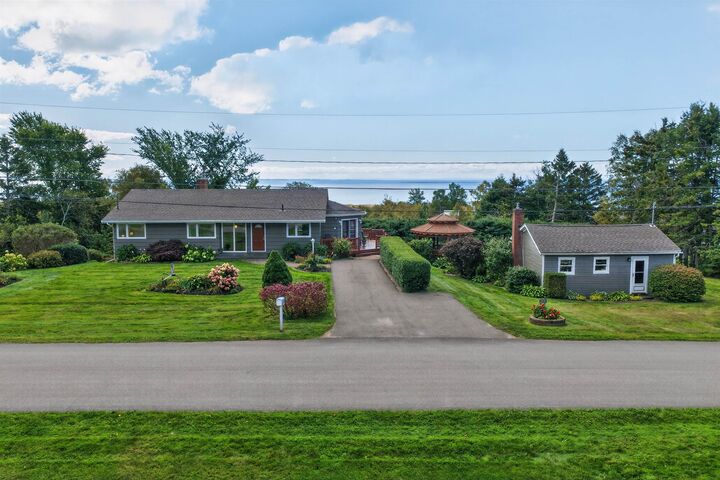 Property Photo: 22 Upper Tea Hill Crescent PE C1B 2V1