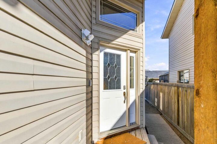 Property Photo:  236 Paris Crescent  AB T9K 0C9 