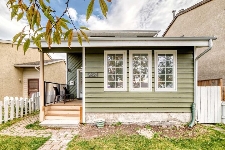 Property Photo:  5824 22 Avenue NE  AB T1Y 4P7 