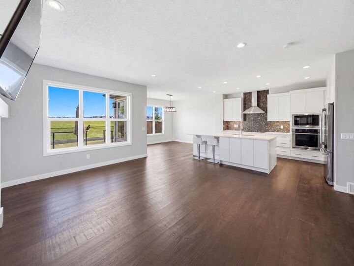 Property Photo:  290 Masters Avenue SE  AB T3M 2C1 