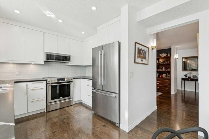 Property Photo:  39 Shannon Hill SW  AB T2Y 2Y7 