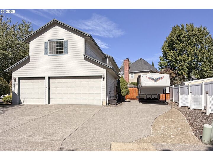 Property Photo: 39735 Hood St OR 97055