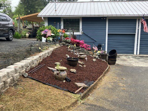 Property Photo:  94057 Stemmerman Rd  OR 97420 