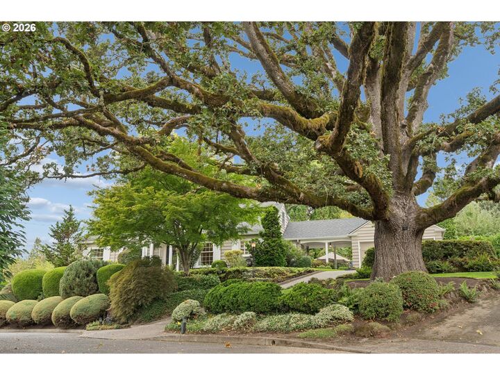 Property Photo:  4620 SW 29th Pl  OR 97239 
