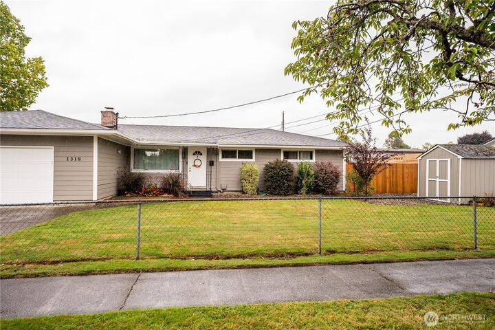 Property Photo:  1318  Midland Avenue  WA 98632 