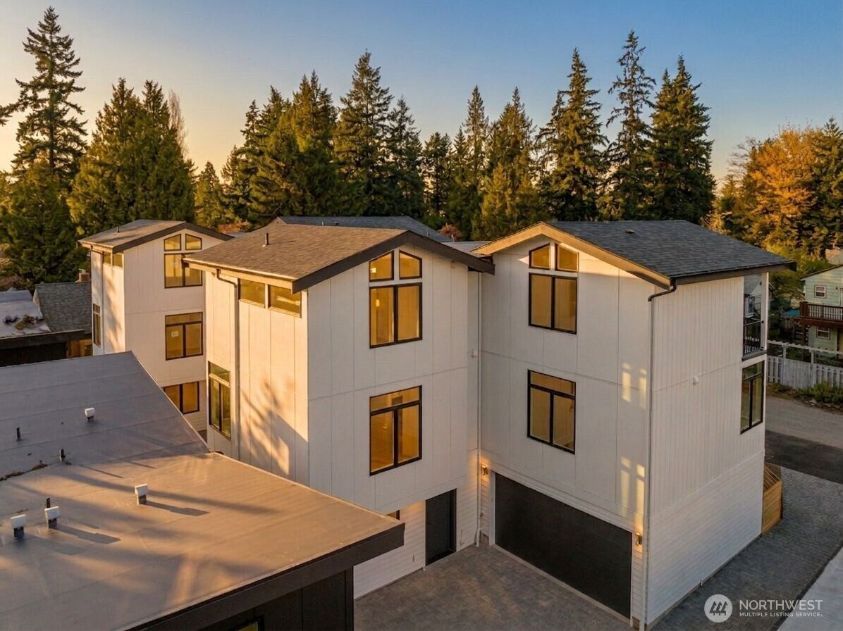 Property Photo: 14033 Densmore Avenue N WA 98133