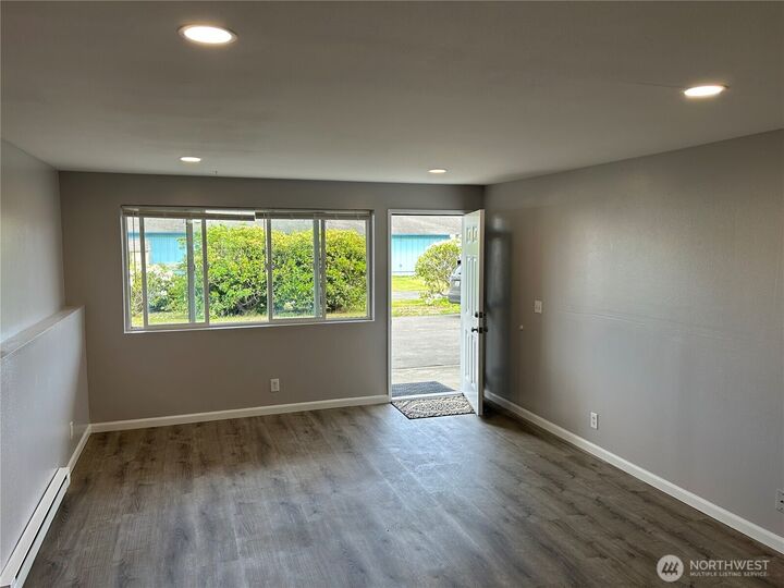 Property Photo:  1515  Ocean Beach Boulevard N 101  WA 98631 