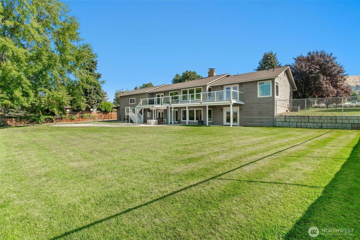 Property Photo: 3820 NW Cascade Avenue WA 98802