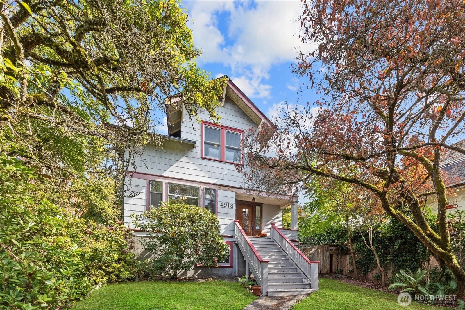 Property Photo:  4918  Greenwood Avenue N  WA 98103 