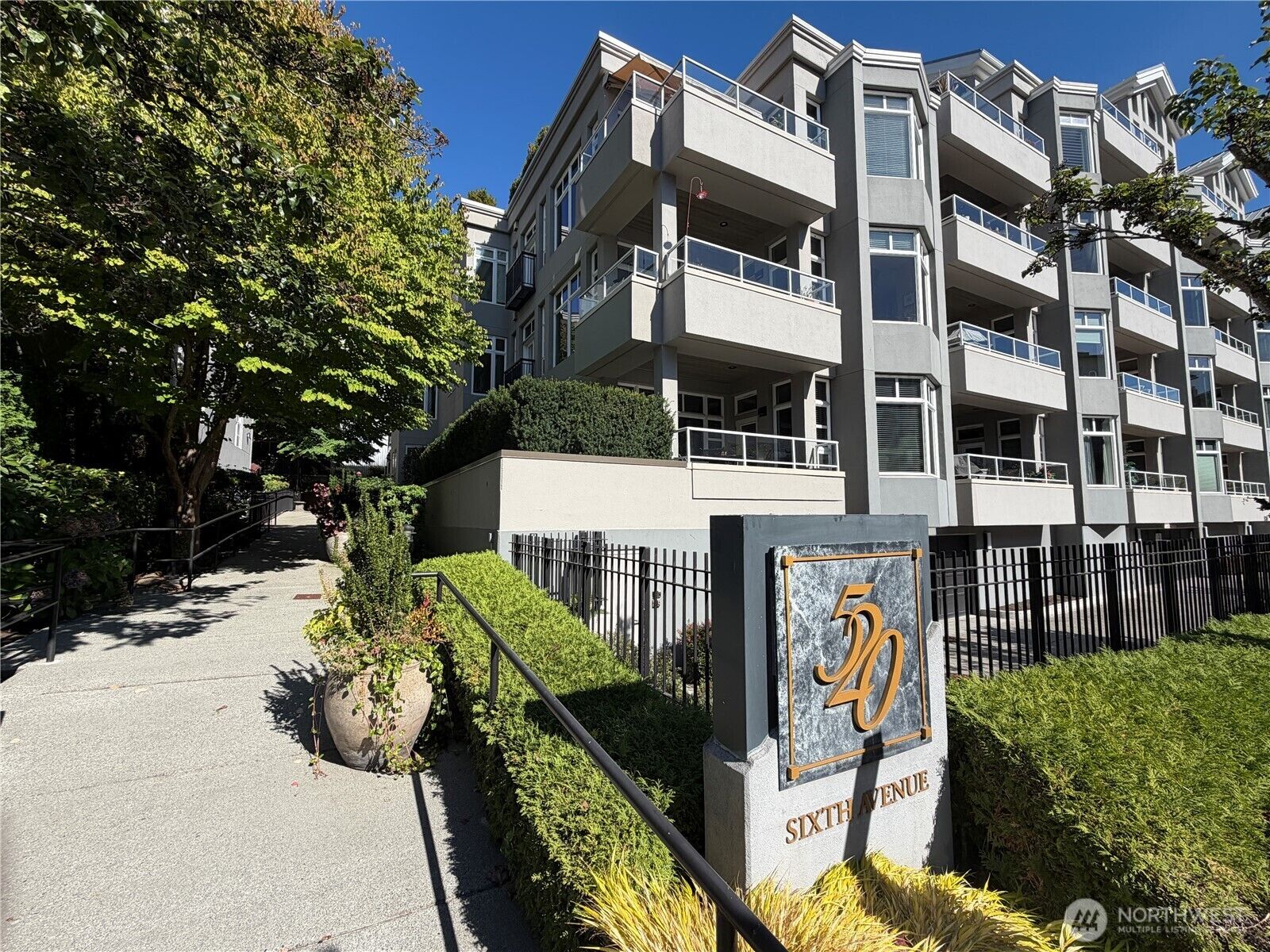 Property Photo: 520 6th Avenue 1002 WA 98033
