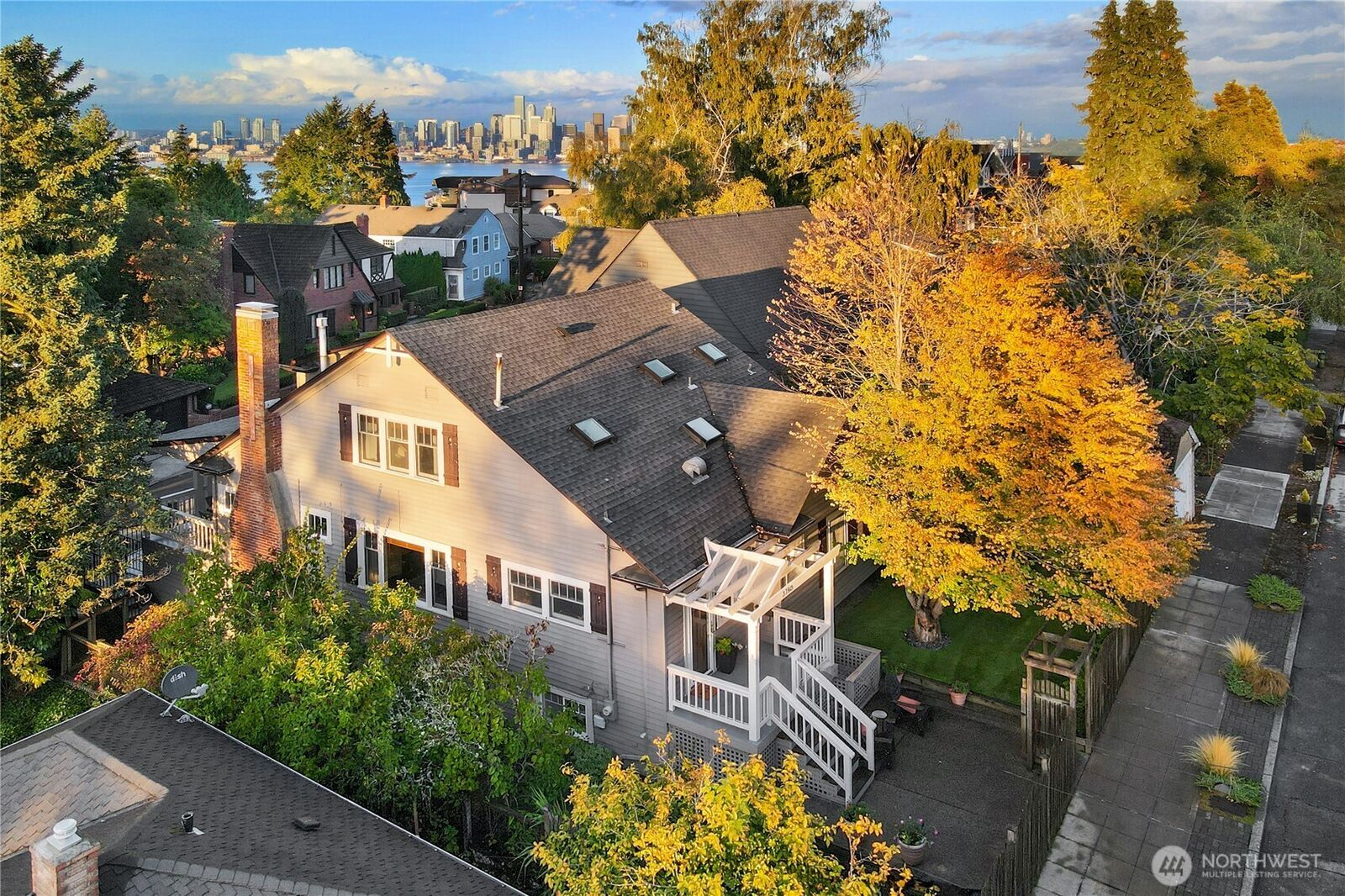 Property Photo:  3780 SW Grayson Street  WA 98126 