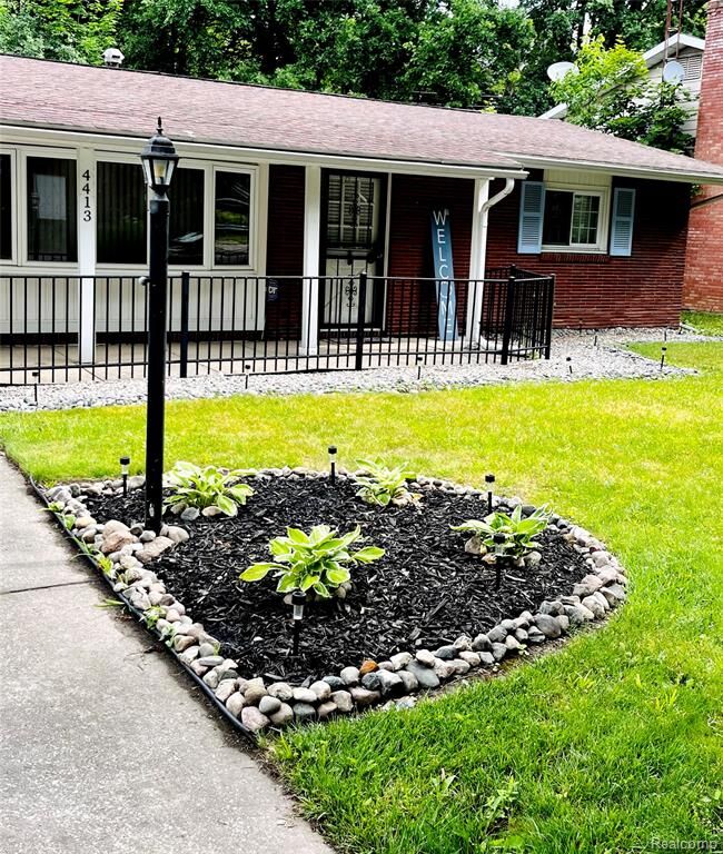 Property Photo:  4413 Greenbrook Lane  MI 48507 