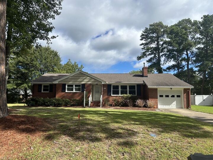 Property Photo:  5214 Sweetbriar Cir  VA 23703 