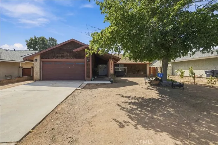 Property Photo: 2824 E Avenue R12 CA 93550
