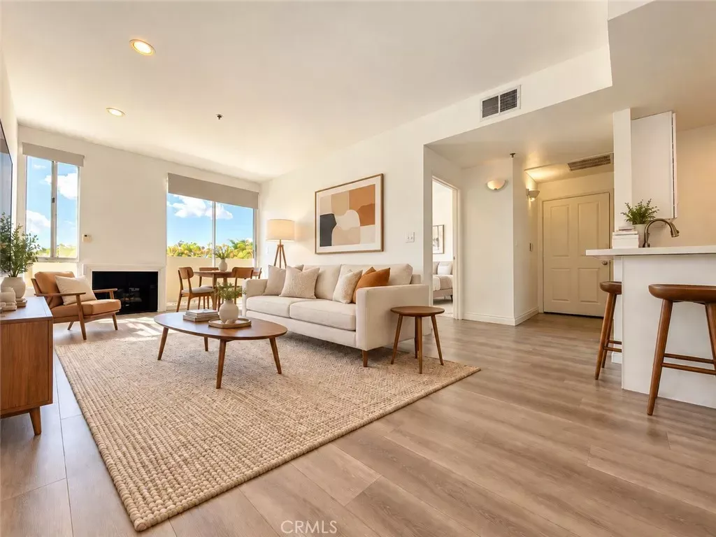 Property Photo: 19350 Sherman 112 CA 91335