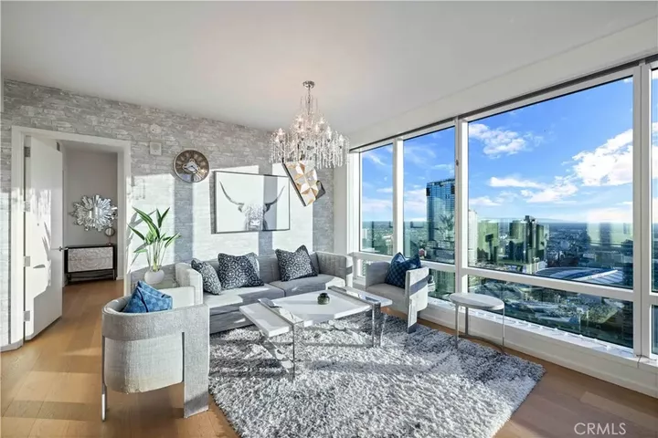 Property Photo:  877 Francisco Street 4111  CA 90017 