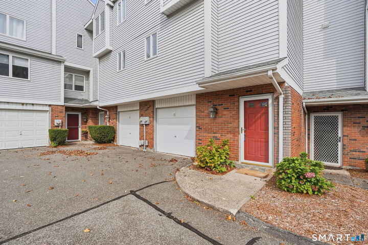 Property Photo:  15 Brinley Way 15  CT 06111 