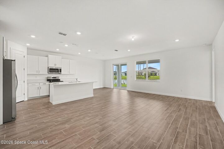 Property Photo: 1738 Echelon Point Way NW FL 32907