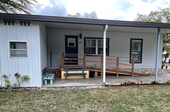 Property Photo:  1020 Laurel Court NE  FL 32907 